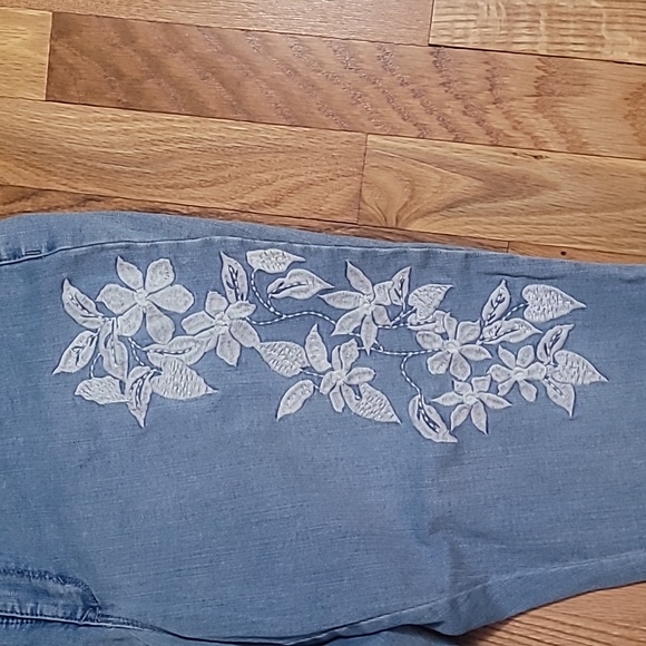 Martha Stewart Flower Embroidered Skinny Jean - 16P - Picture 2 of 5